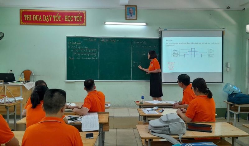 TỔ TOÁN TỔ CHỨC SINH HOẠT CHUYÊN MÔN THEO HƯỚNG NGHIÊN CỨU BÀI HỌC