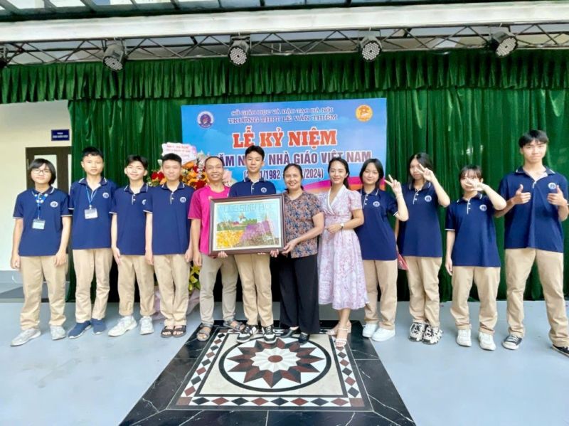 Câu lạc bộ "NHỮNG NHÀ KHOA HỌC TRẺ" của Trường THPT Lê Văn Thiêm