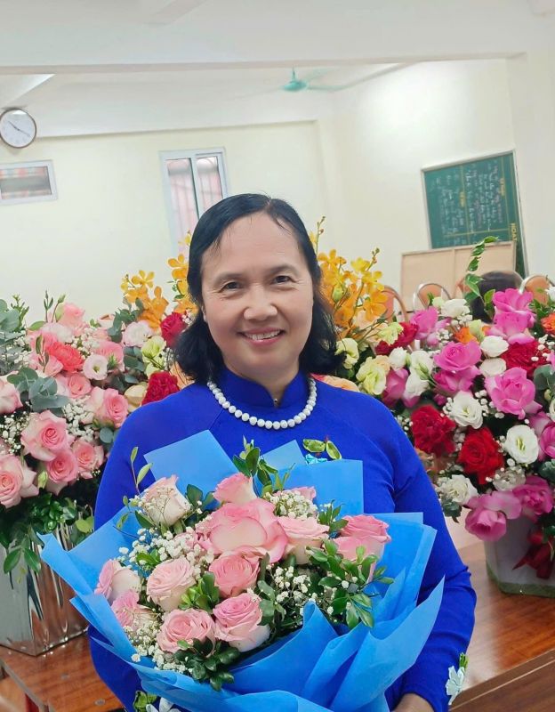 NHÀ GIÁO VŨ THỊ HẢO - PHÓ HIỆU TRƯỜNG NHÀ TRƯỜNG