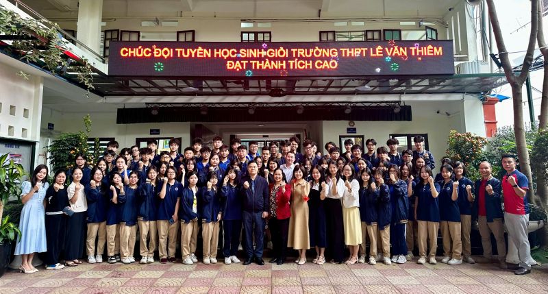 Gần 100 sĩ tử THPT Lê Văn Thiêm tham dự cuộc thi Olympic cụm Long Biên - Gia Lâm năm 2025