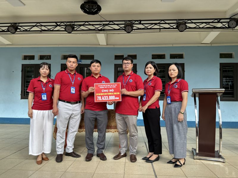 Thầy trò và Hội phụ huynh trường THPT Lê Văn Thiêm ủng hộ nạn nhân vụ cháy gần 100 triệu đồng